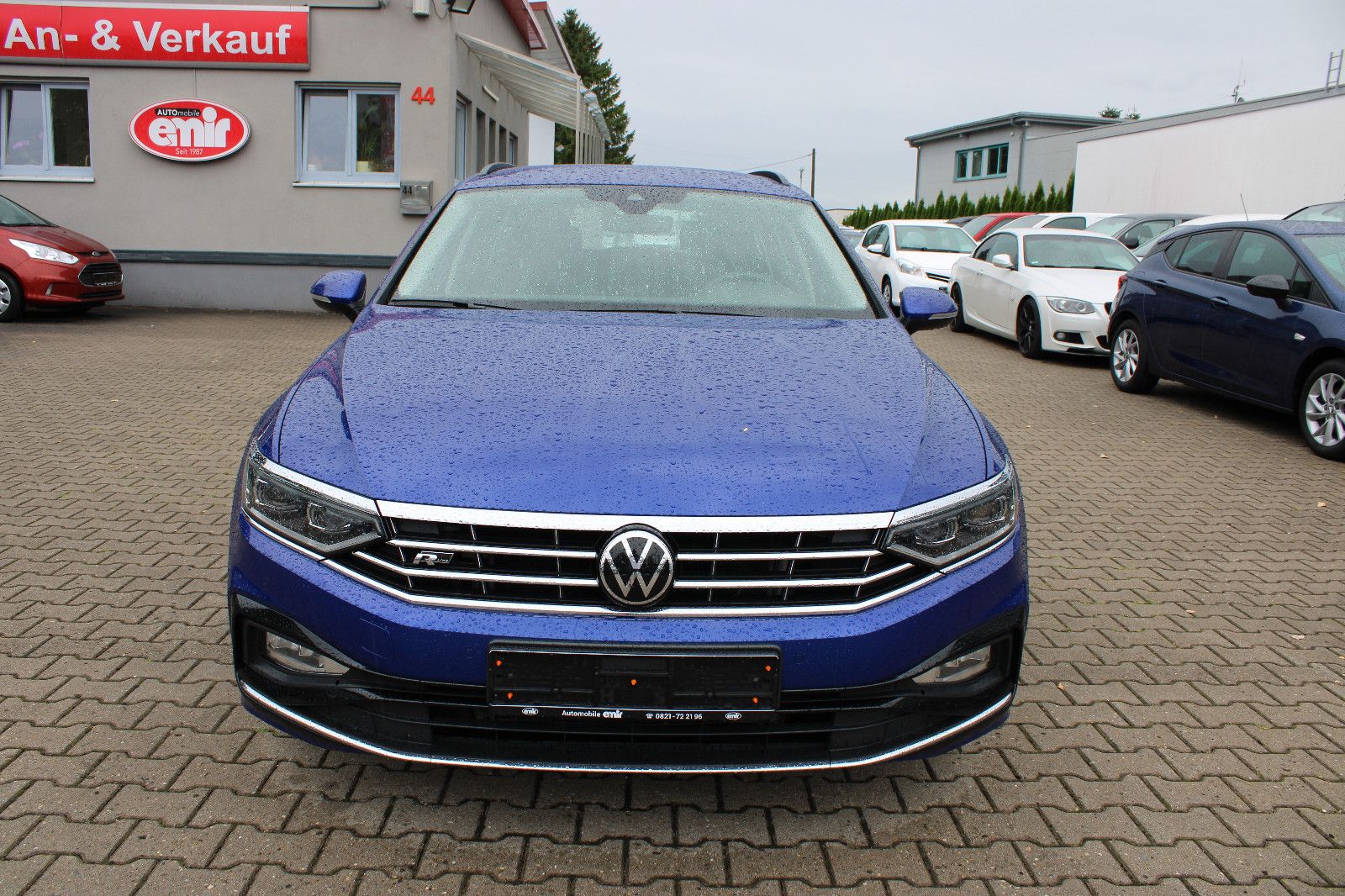 Fahrzeugabbildung Volkswagen Passat Variant 1.5 TSI DSG R-Line Navi,Kamera,PD
