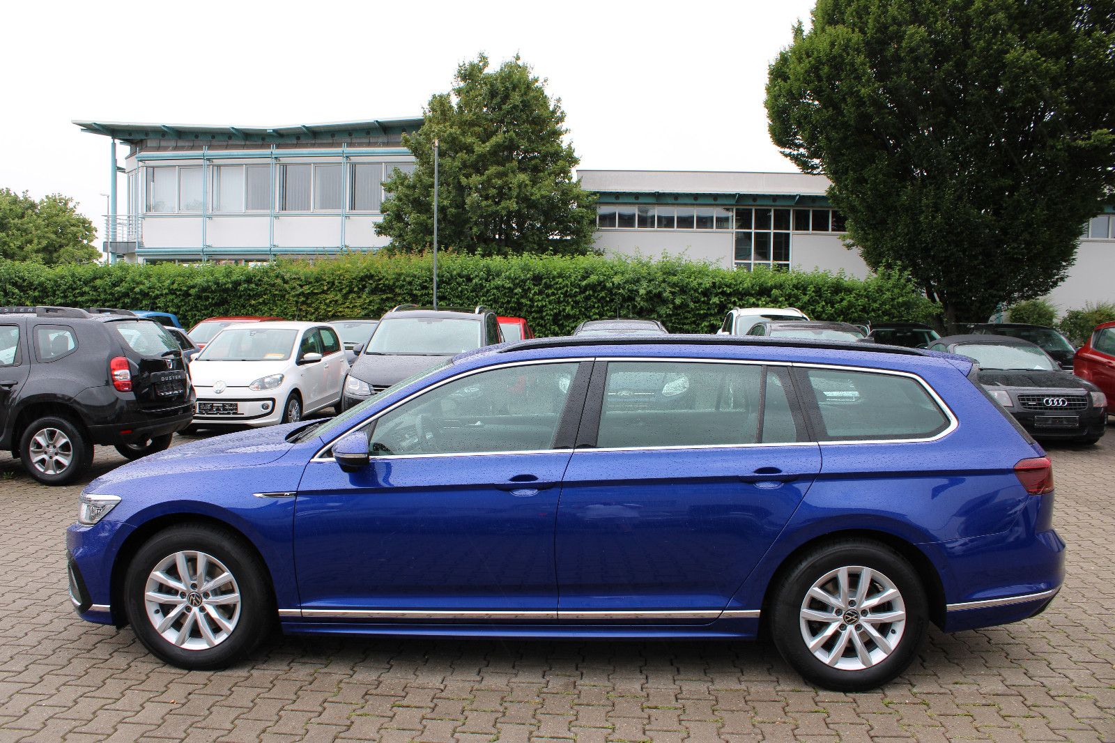 Fahrzeugabbildung Volkswagen Passat Variant 1.5 TSI DSG R-Line Navi,Kamera,PD