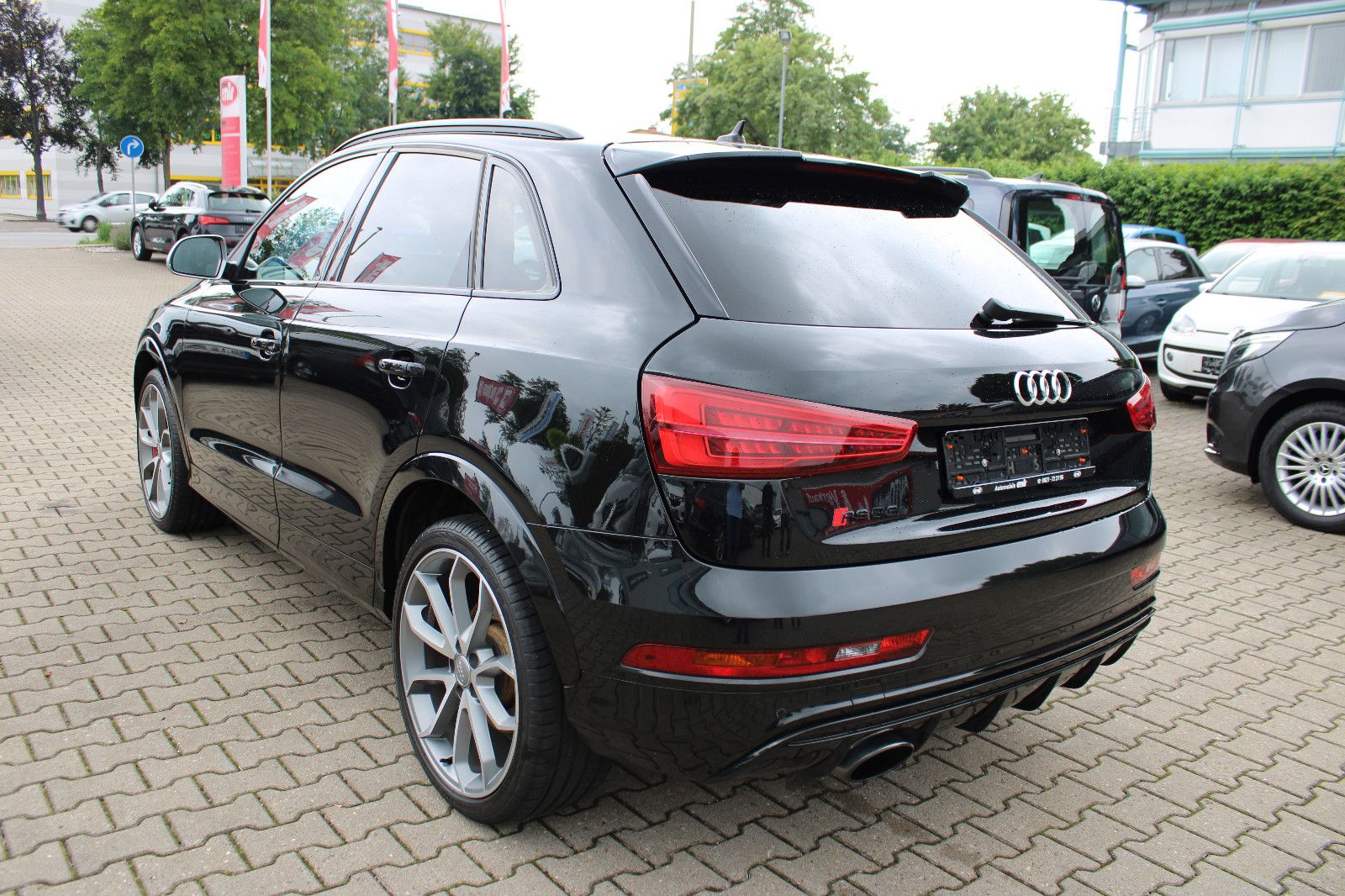Fahrzeugabbildung Audi RSQ3 2.5 TFSI S tronic quattro Navi,PDC,SHZ,20Zo