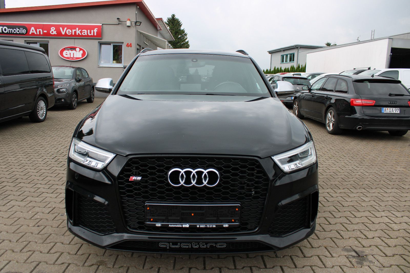 Fahrzeugabbildung Audi RSQ3 2.5 TFSI S tronic quattro Navi,PDC,SHZ,20Zo