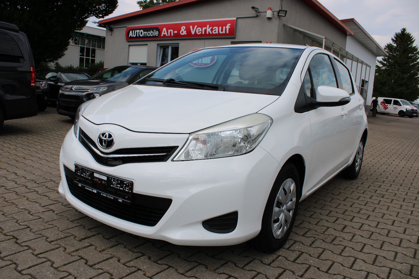 Fahrzeugabbildung Toyota Yaris 1,0-l-Dual-VVT-i Life