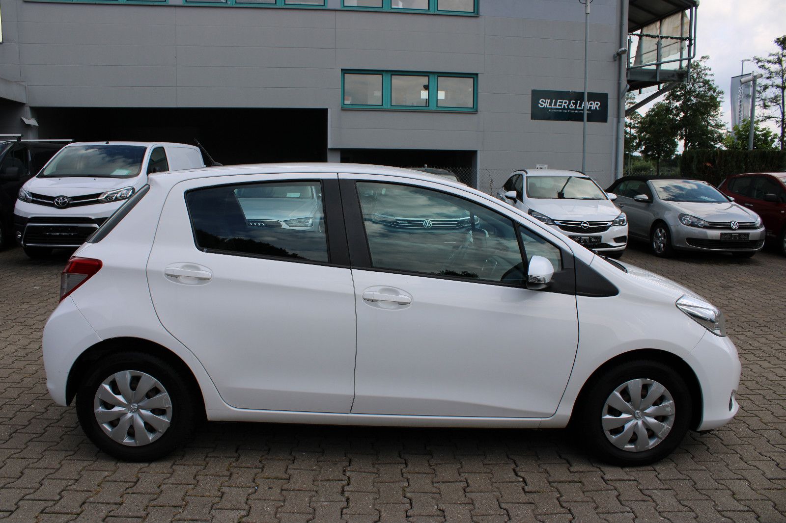 Fahrzeugabbildung Toyota Yaris 1,0-l-Dual-VVT-i Life