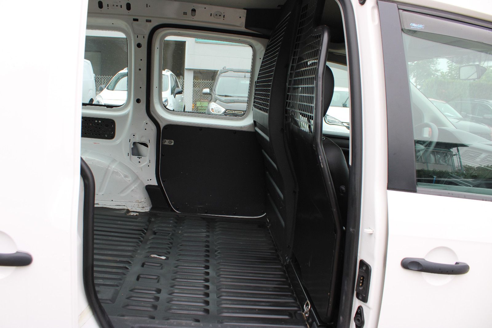 Fahrzeugabbildung Volkswagen Caddy 2.0TDI Kasten mit Fenster 2xSchiebetüren