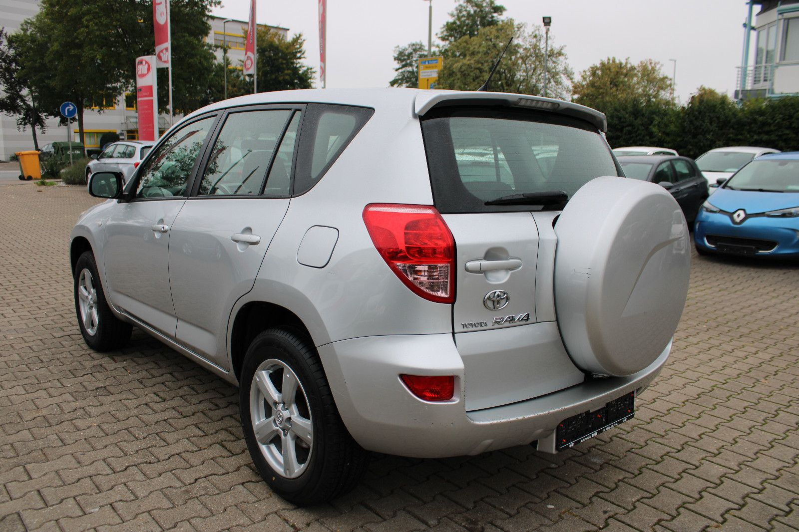 Fahrzeugabbildung Toyota RAV 4 2.0 4x4 Klimaautom. Navi