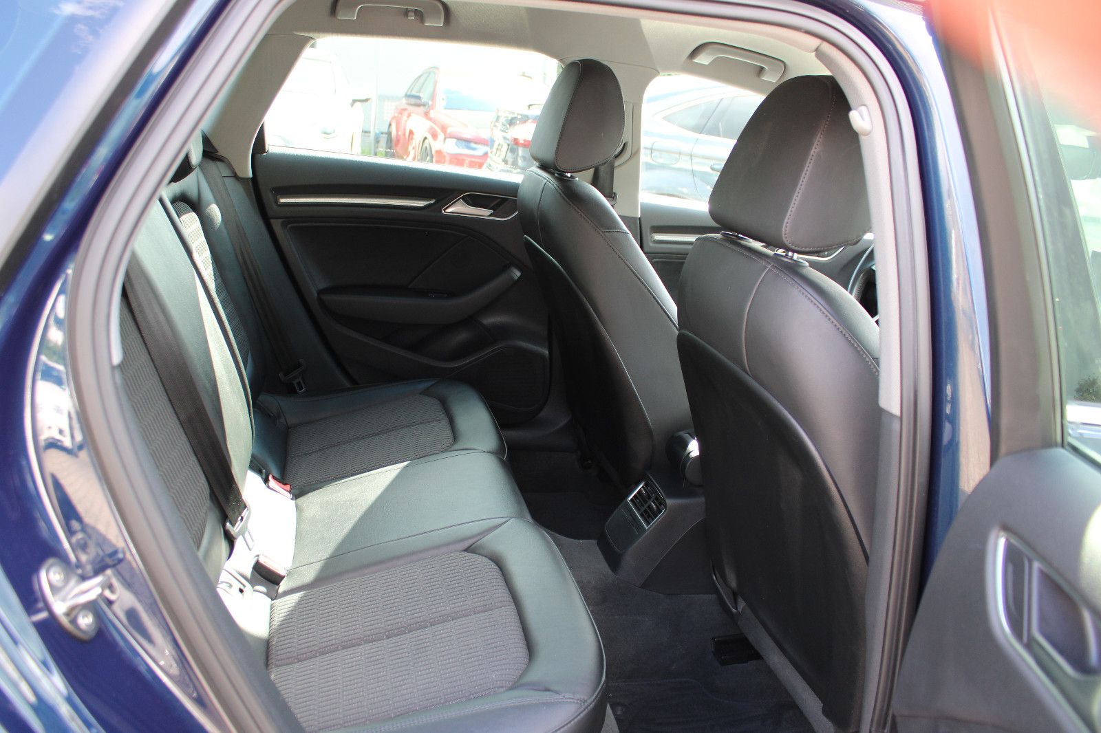 Fahrzeugabbildung Audi A3 2.0 TFSI S tronic quattro Sportback