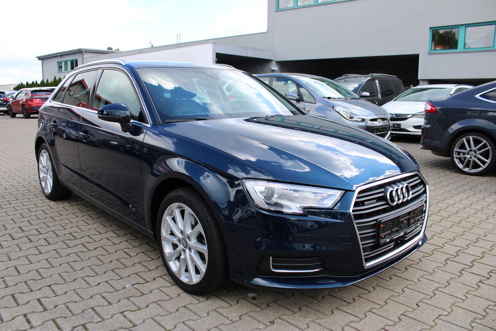 Fahrzeugabbildung Audi A3 2.0 TFSI S tronic quattro Sportback