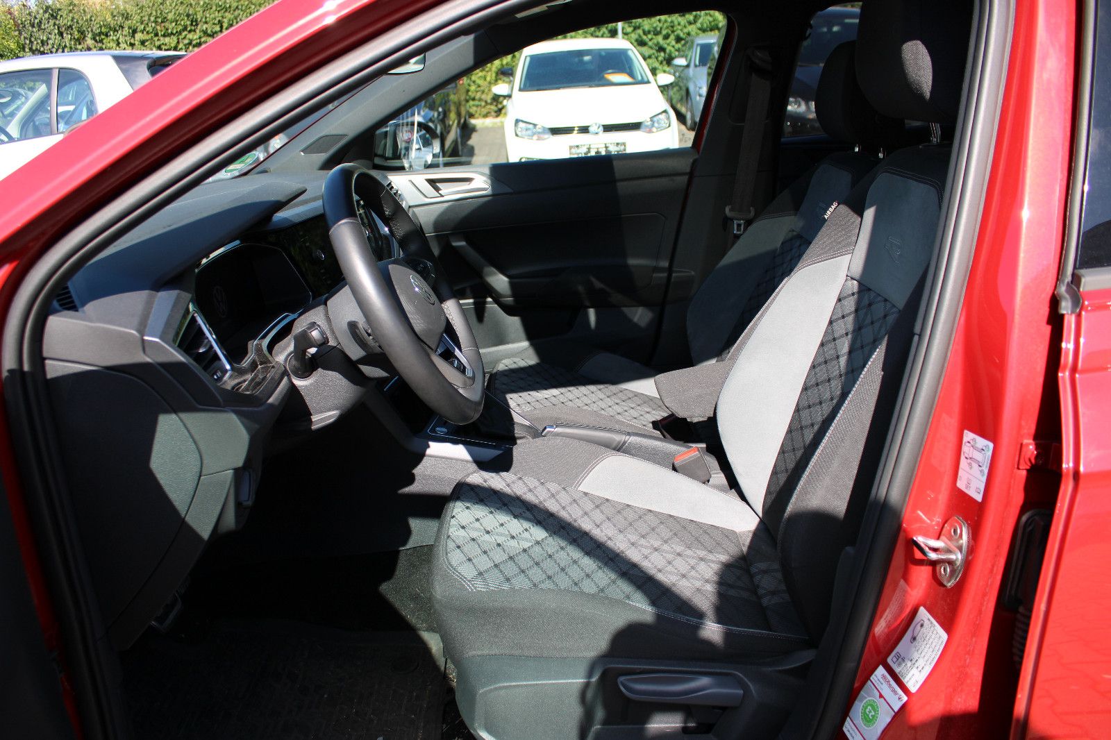 Fahrzeugabbildung Volkswagen Taigo 1.0 TSI DSG R-Line Kamera,PDC,SHZ,Navi