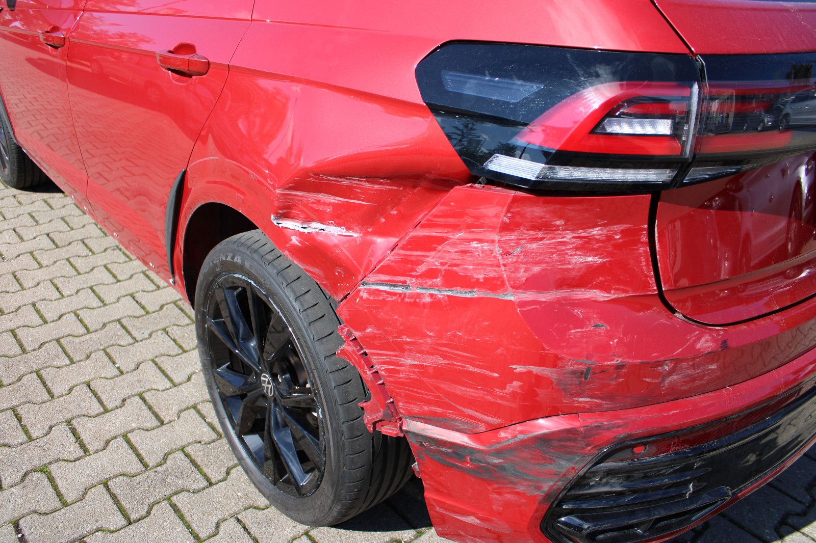 Fahrzeugabbildung Volkswagen Taigo 1.0 TSI DSG R-Line Kamera,PDC,SHZ,Navi