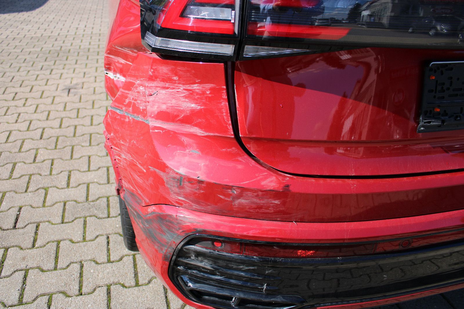 Fahrzeugabbildung Volkswagen Taigo 1.0 TSI DSG R-Line Kamera,PDC,SHZ,Navi