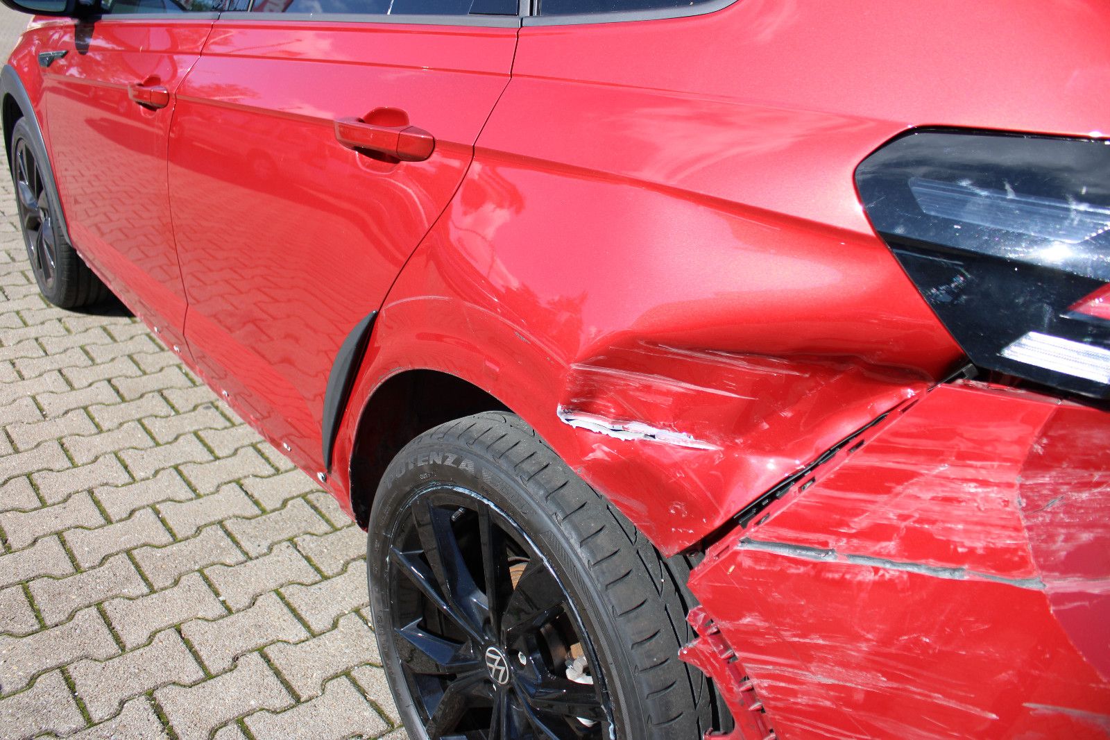 Fahrzeugabbildung Volkswagen Taigo 1.0 TSI DSG R-Line Kamera,PDC,SHZ,Navi