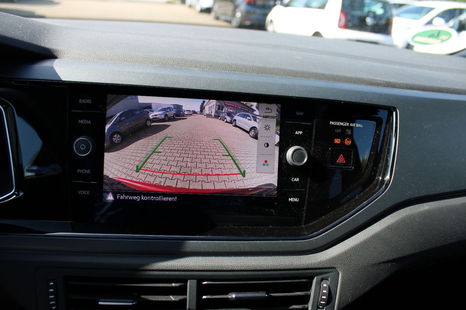 Fahrzeugabbildung Volkswagen Taigo 1.0 TSI DSG R-Line Kamera,PDC,SHZ,Navi