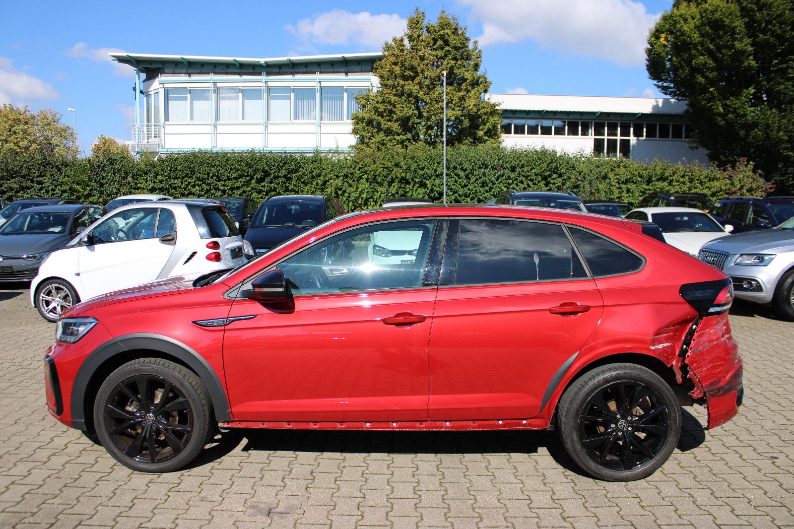 Fahrzeugabbildung Volkswagen Taigo 1.0 TSI DSG R-Line Kamera,PDC,SHZ,Navi