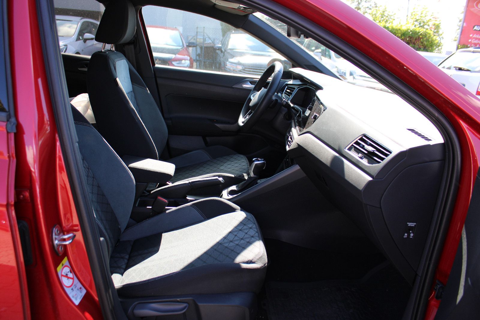 Fahrzeugabbildung Volkswagen Taigo 1.0 TSI DSG R-Line Kamera,PDC,SHZ,Navi