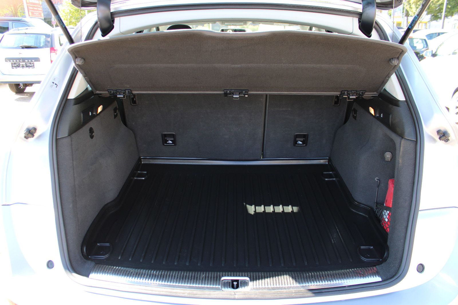 Fahrzeugabbildung Audi Q5 2.0 TDI S tro. S-Line quattro Kamera,Navi,AHK