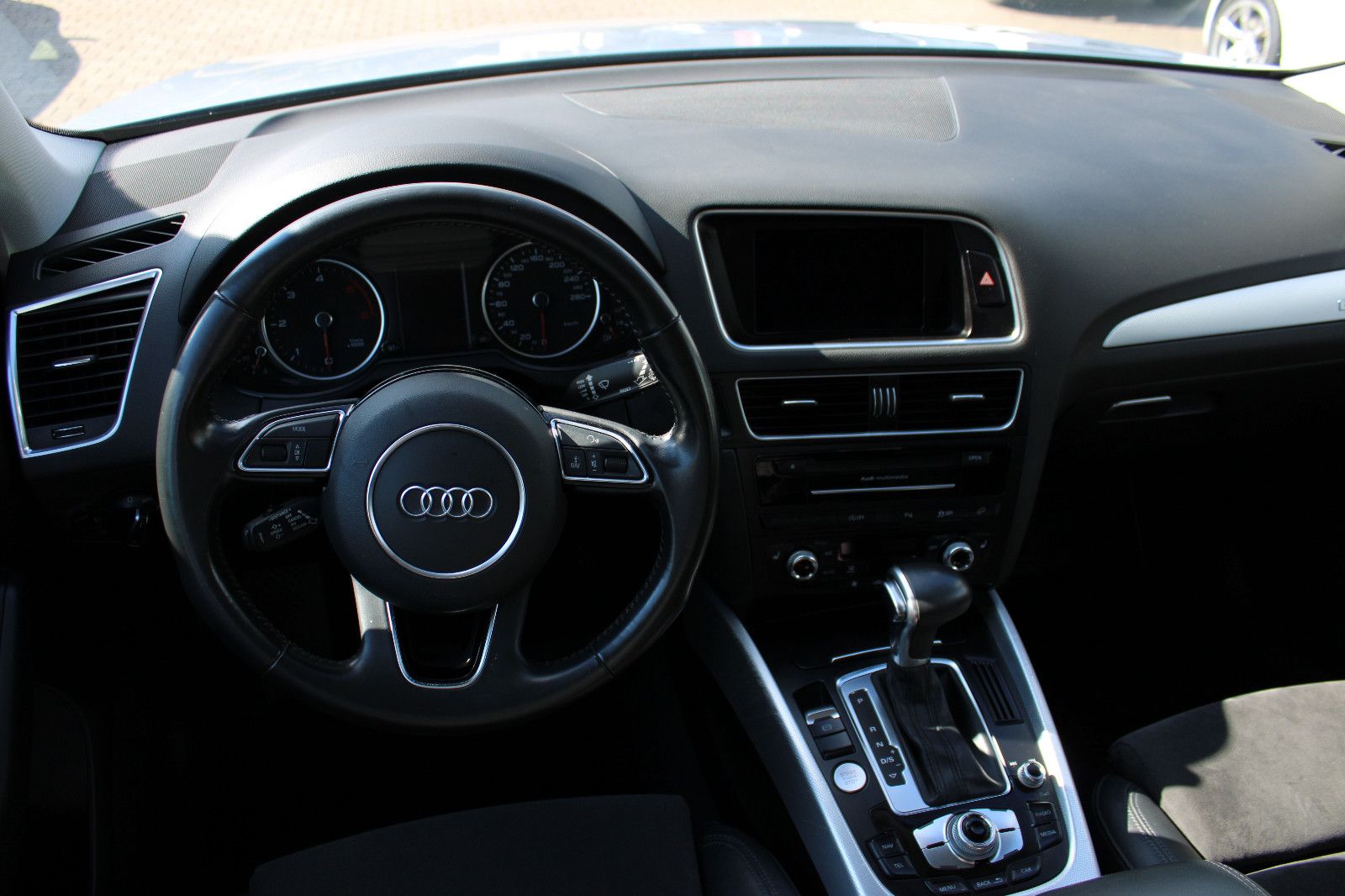 Fahrzeugabbildung Audi Q5 2.0 TDI S tro. S-Line quattro Kamera,Navi,AHK
