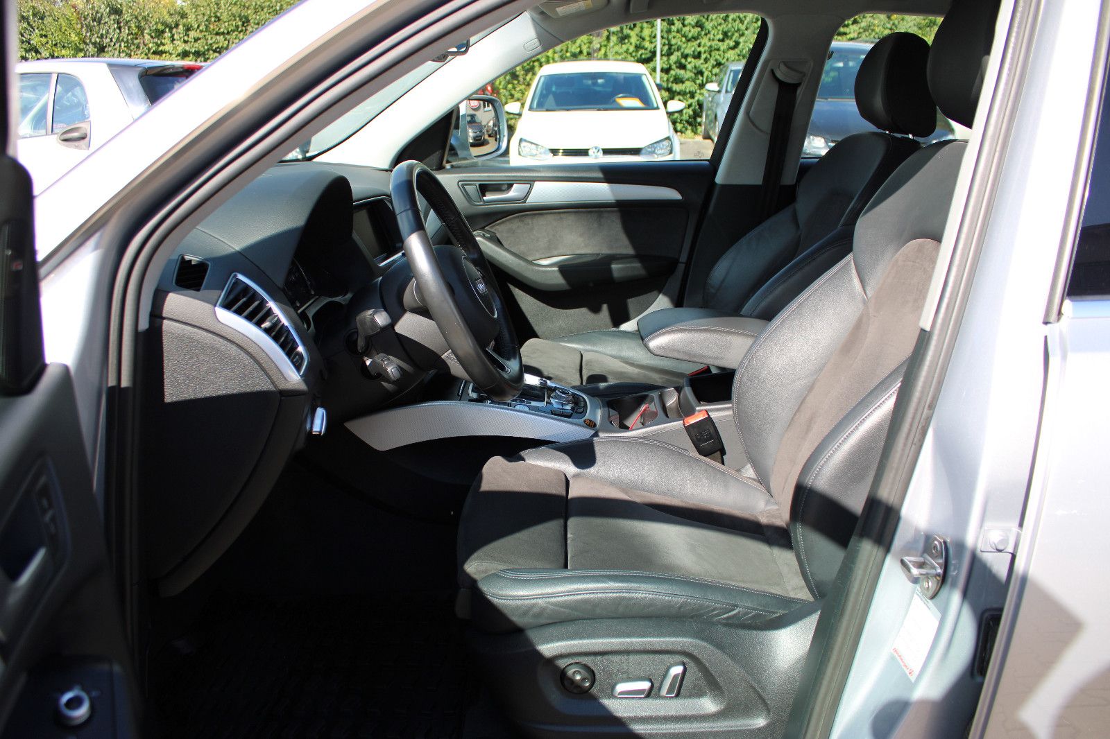 Fahrzeugabbildung Audi Q5 2.0 TDI S tro. S-Line quattro Kamera,Navi,AHK