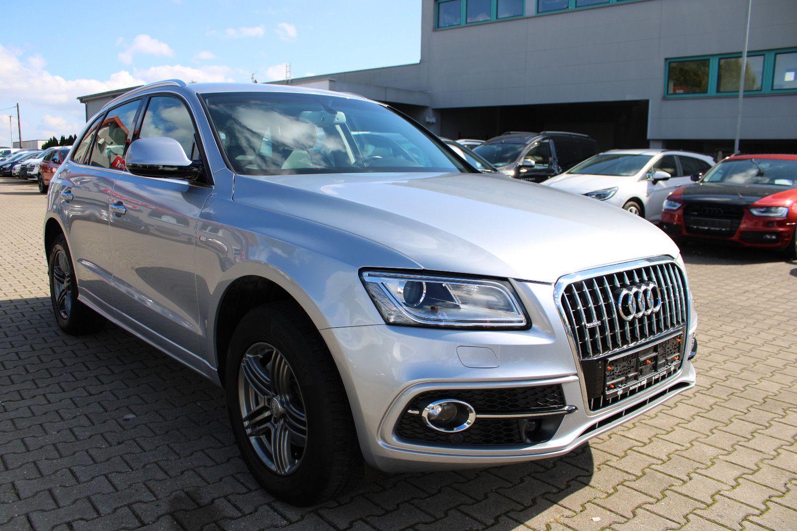 Fahrzeugabbildung Audi Q5 2.0 TDI S tro. S-Line quattro Kamera,Navi,AHK
