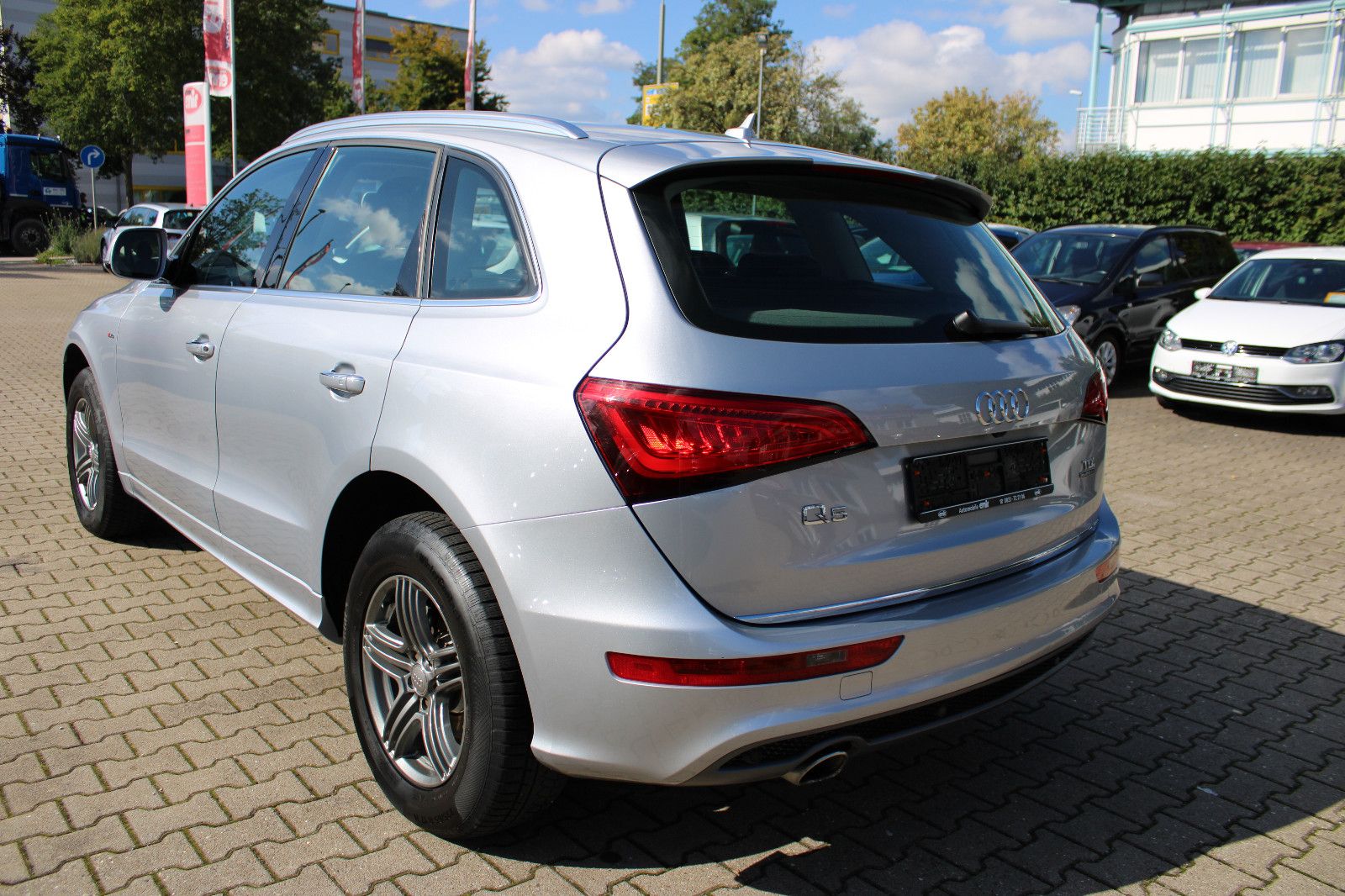 Fahrzeugabbildung Audi Q5 2.0 TDI S tro. S-Line quattro Kamera,Navi,AHK