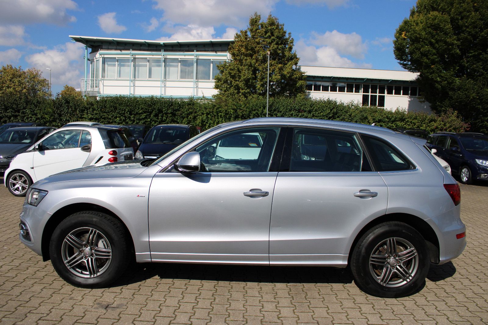 Fahrzeugabbildung Audi Q5 2.0 TDI S tro. S-Line quattro Kamera,Navi,AHK