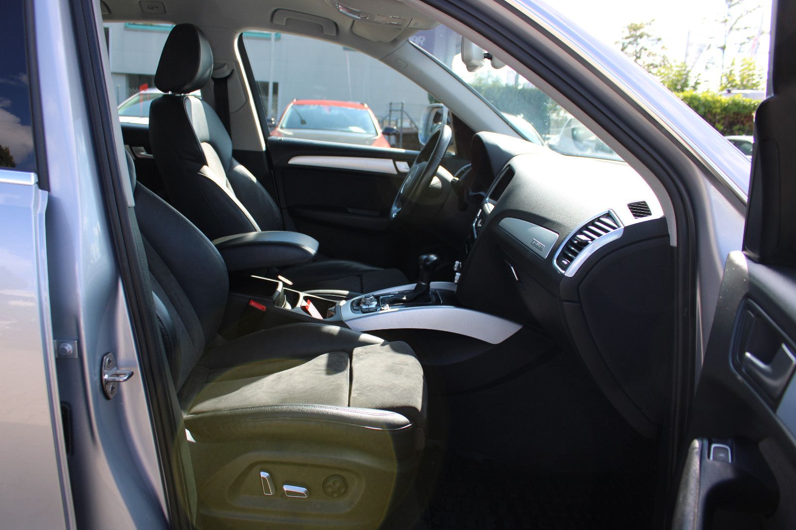 Fahrzeugabbildung Audi Q5 2.0 TDI S tro. S-Line quattro Kamera,Navi,AHK