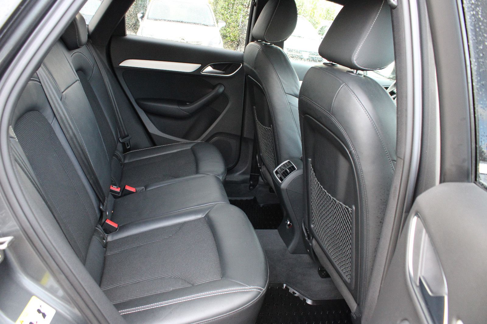 Fahrzeugabbildung Audi Q3 2.0 TDI quattro S-Line AHK,LED,SHZ,19-Zoll