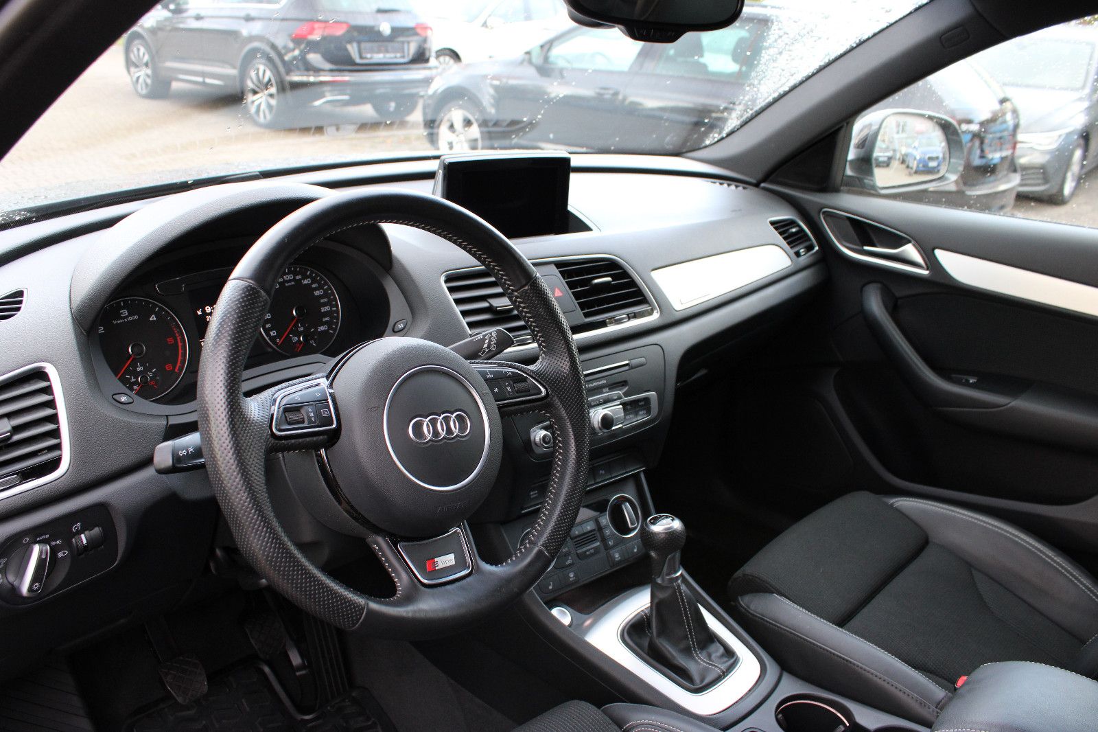 Fahrzeugabbildung Audi Q3 2.0 TDI quattro S-Line AHK,LED,SHZ,19-Zoll