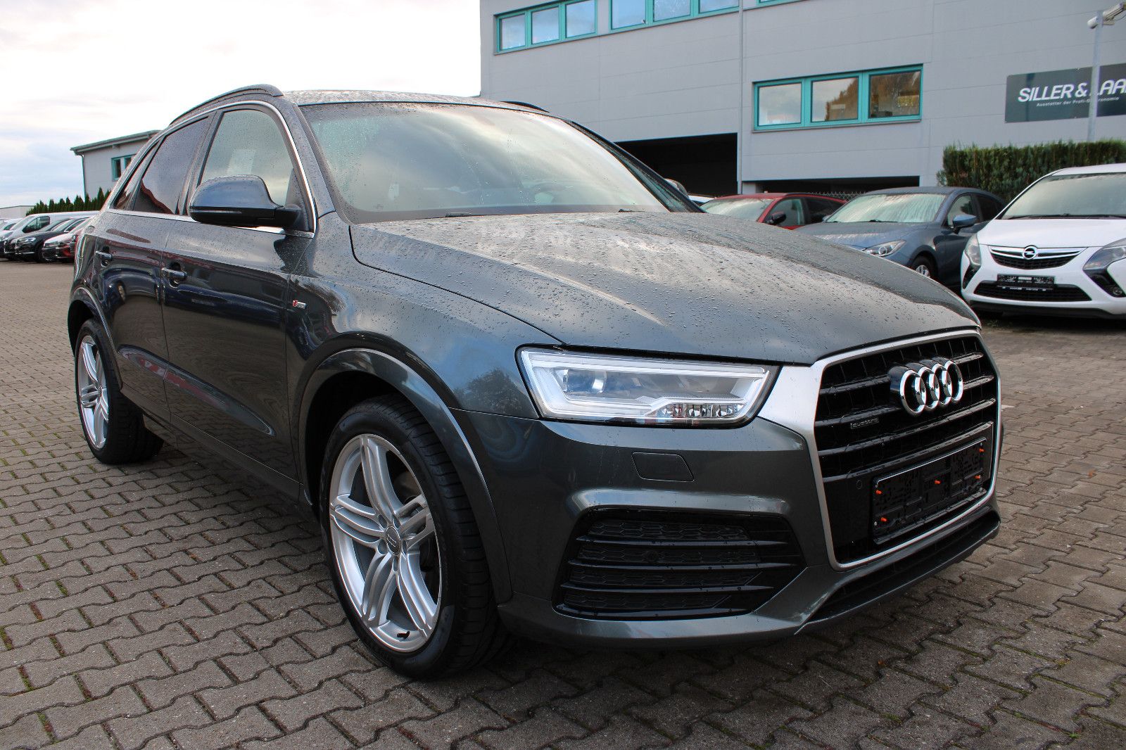 Fahrzeugabbildung Audi Q3 2.0 TDI quattro S-Line AHK,LED,SHZ,19-Zoll