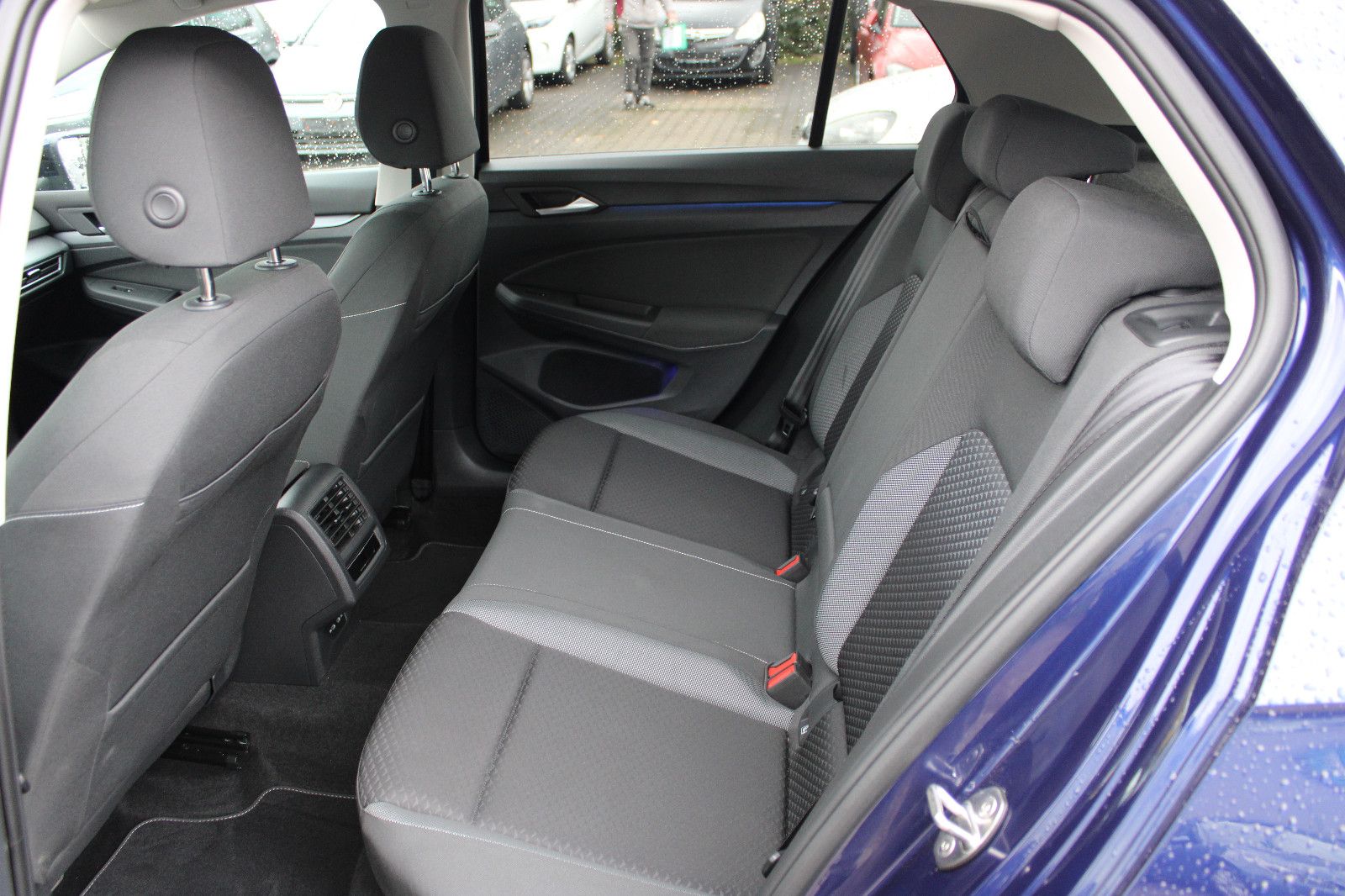 Fahrzeugabbildung Volkswagen Golf 1.5 TSI ACTIVE Navi,Kamera,PDC,LHZ,SHZ