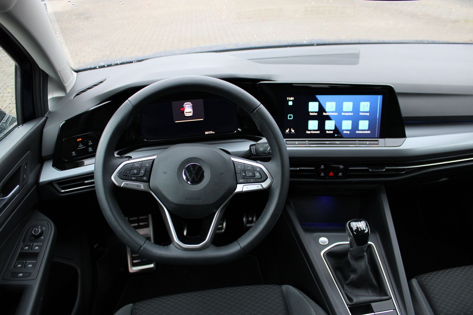 Fahrzeugabbildung Volkswagen Golf 1.5 TSI ACTIVE Navi,Kamera,PDC,LHZ,SHZ