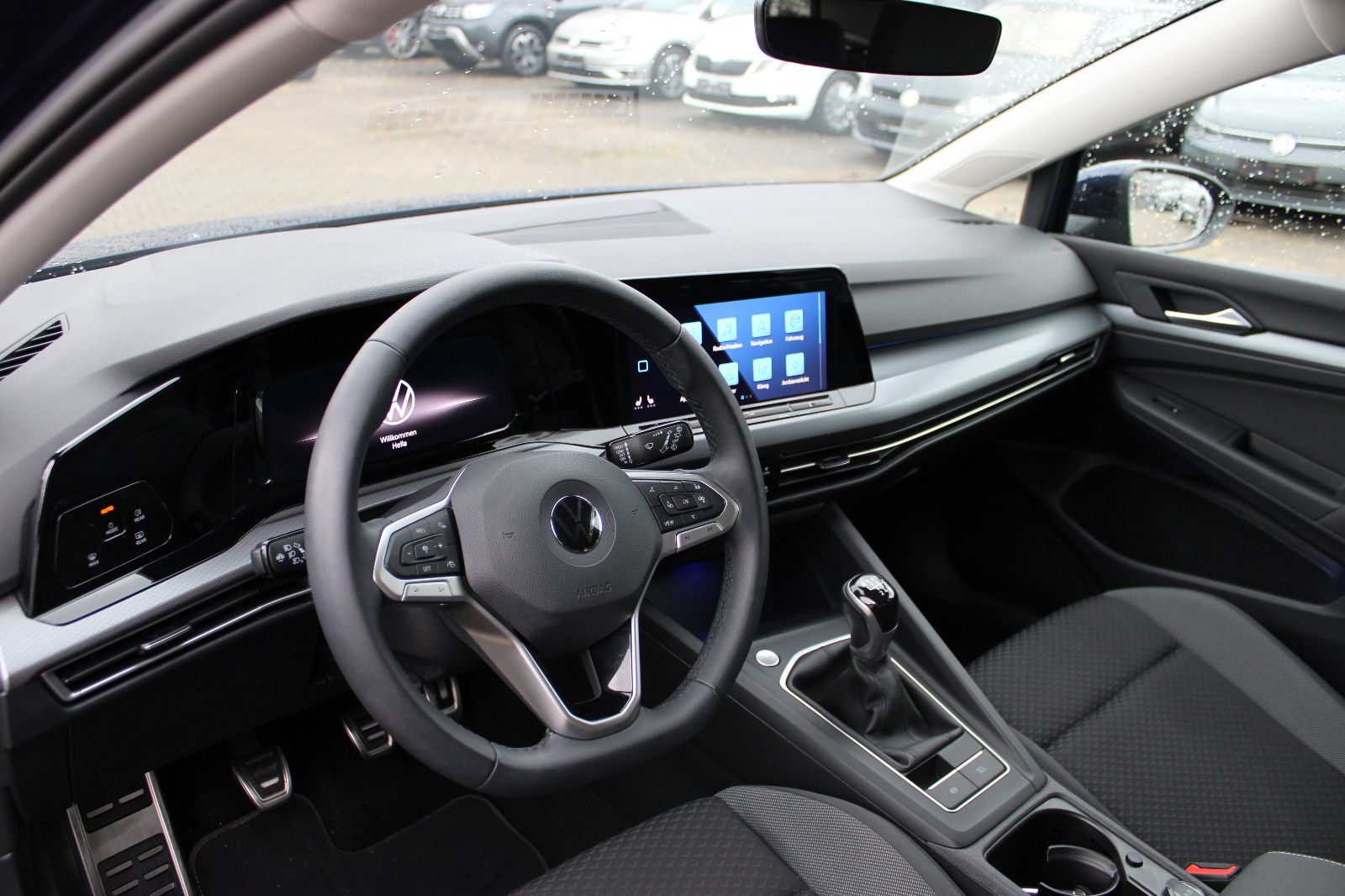 Fahrzeugabbildung Volkswagen Golf 1.5 TSI ACTIVE Navi,Kamera,PDC,LHZ,SHZ