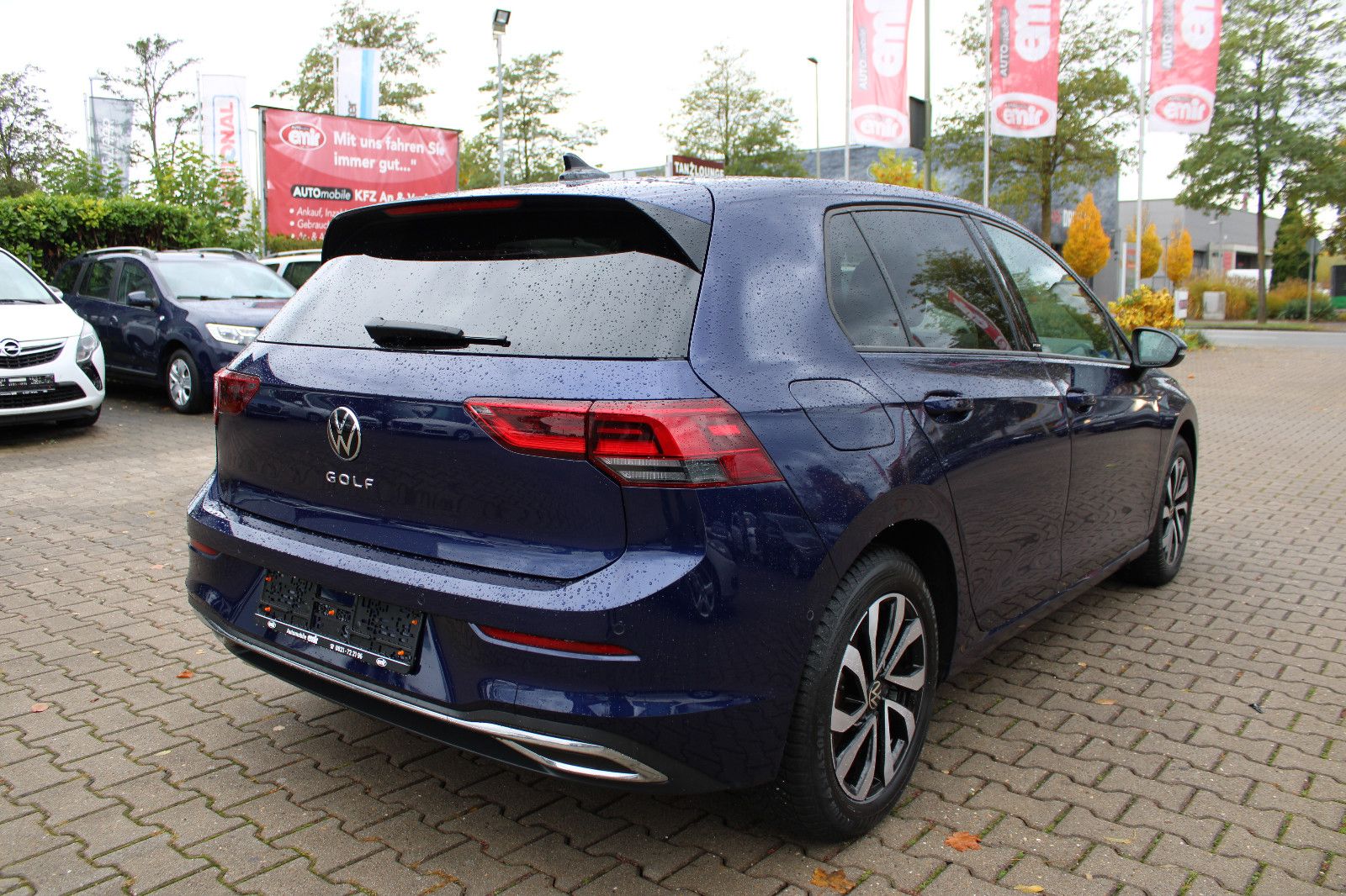 Fahrzeugabbildung Volkswagen Golf 1.5 TSI ACTIVE Navi,Kamera,PDC,LHZ,SHZ