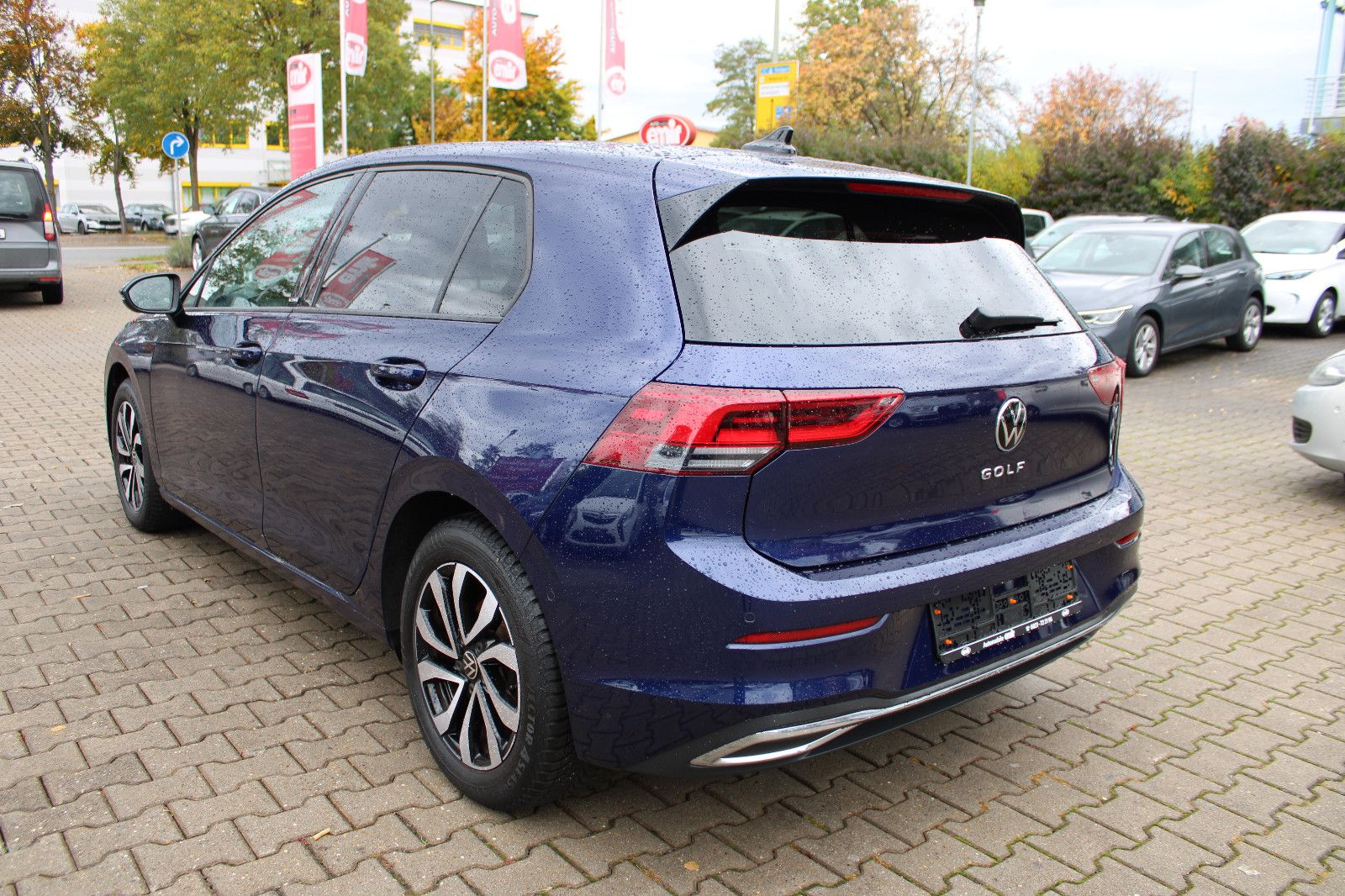 Fahrzeugabbildung Volkswagen Golf 1.5 TSI ACTIVE Navi,Kamera,PDC,LHZ,SHZ