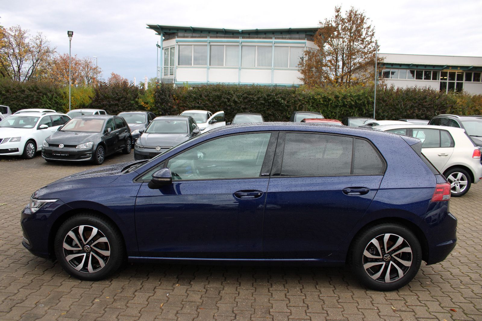 Fahrzeugabbildung Volkswagen Golf 1.5 TSI ACTIVE Navi,Kamera,PDC,LHZ,SHZ