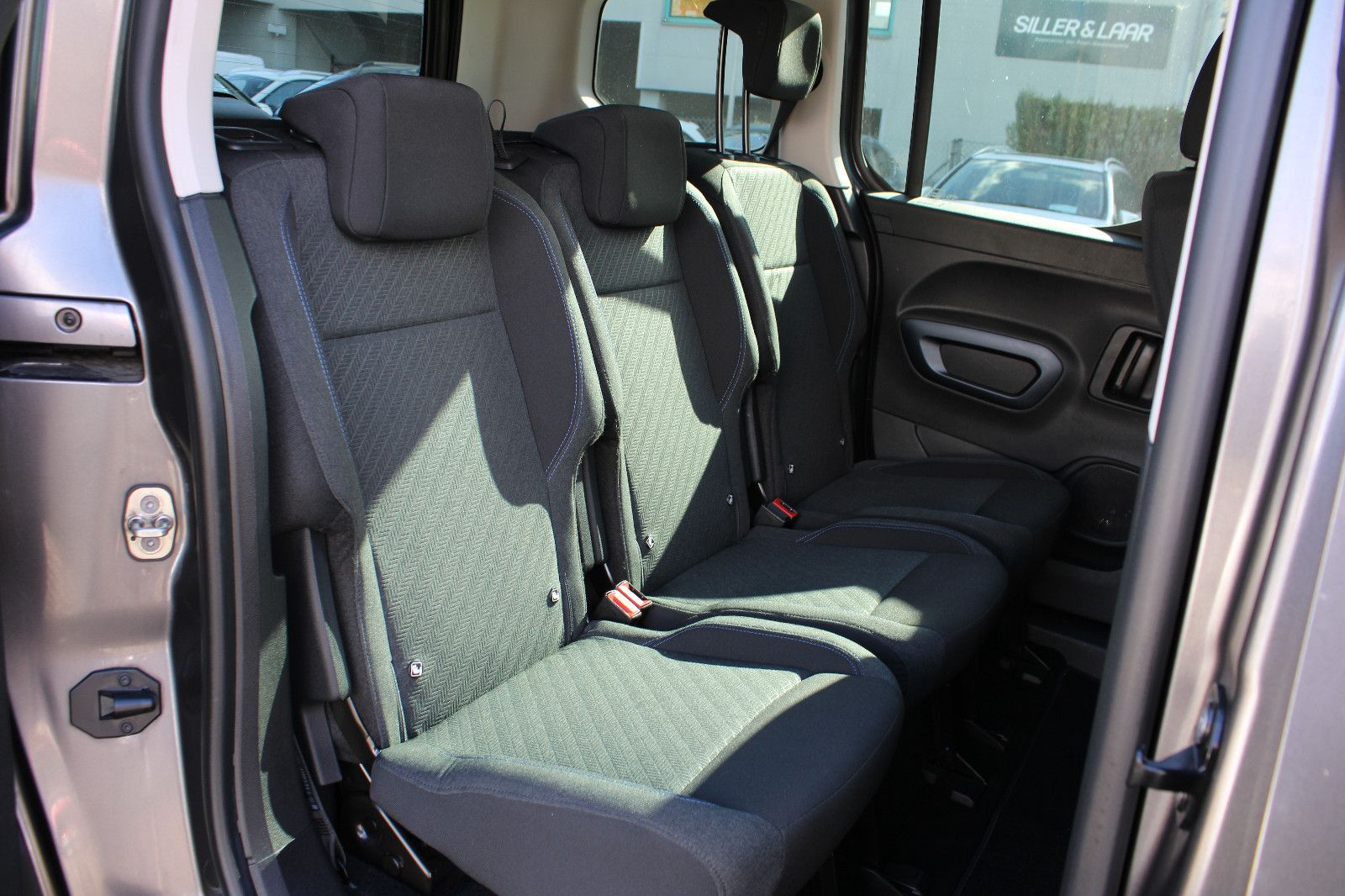 Fahrzeugabbildung Peugeot Rifter BlueHDi Navi,PDC,SHZ,LED