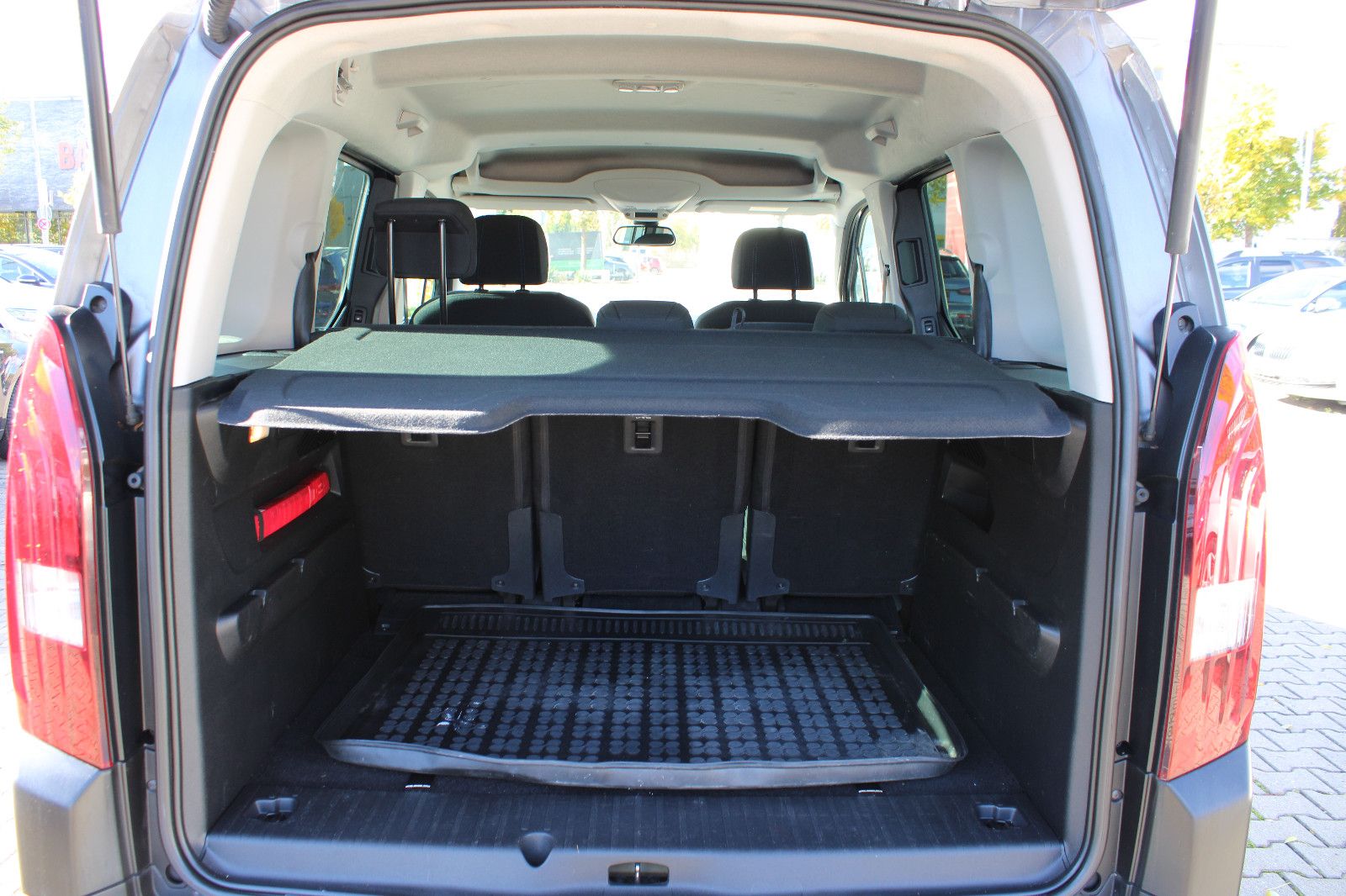 Fahrzeugabbildung Peugeot Rifter BlueHDi Navi,PDC,SHZ,LED