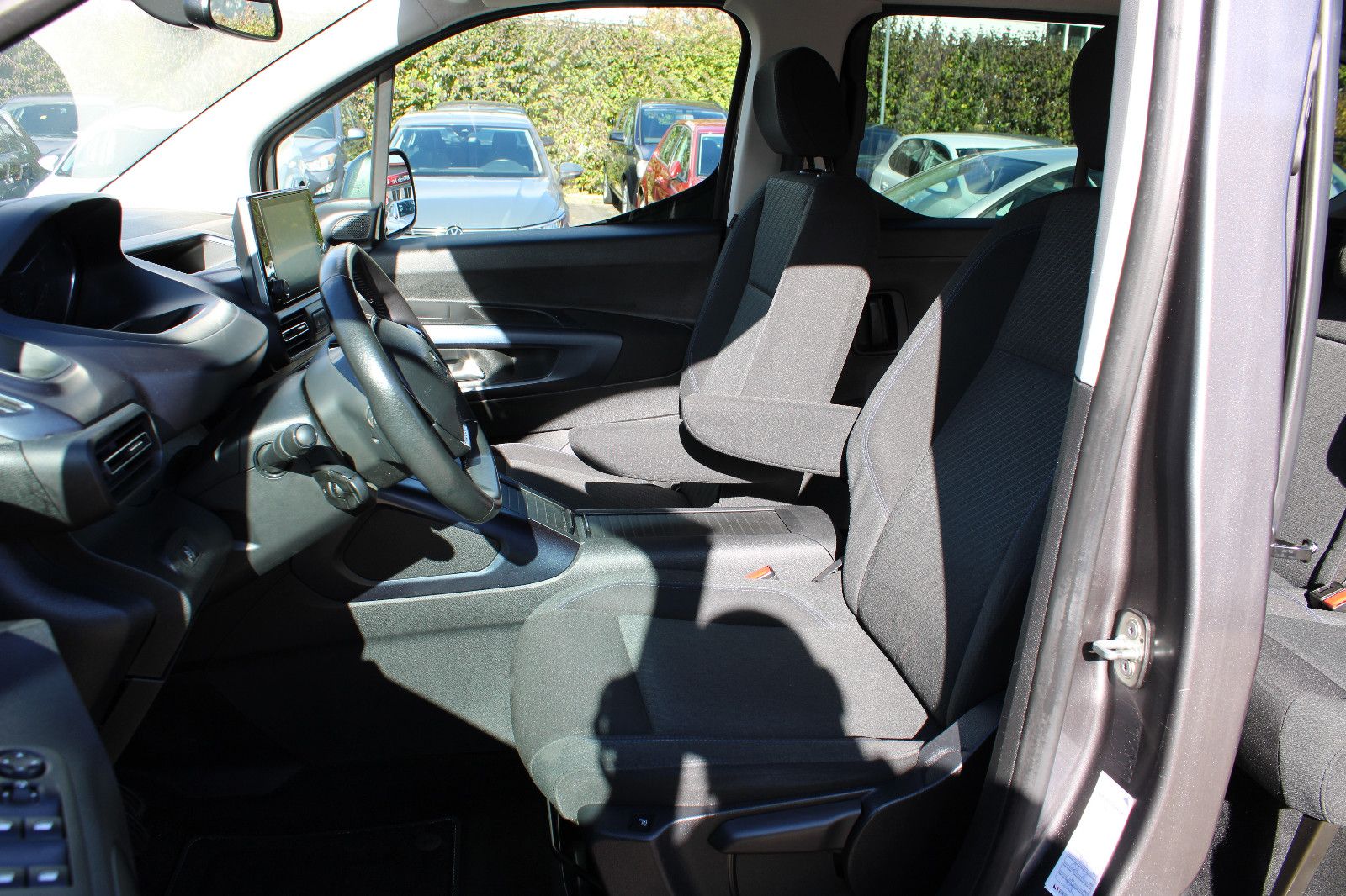 Fahrzeugabbildung Peugeot Rifter BlueHDi Navi,PDC,SHZ,LED