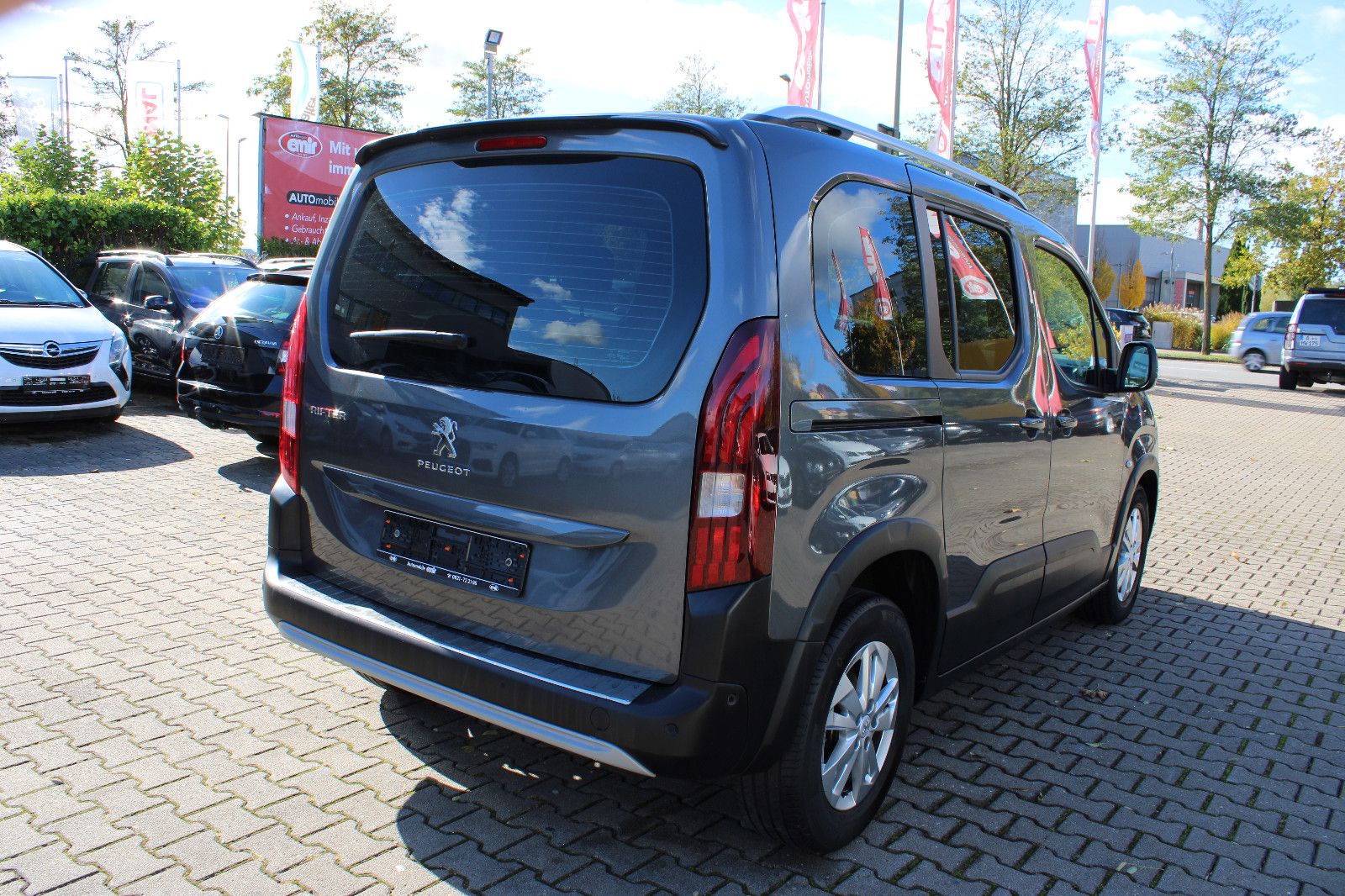 Fahrzeugabbildung Peugeot Rifter BlueHDi Navi,PDC,SHZ,LED