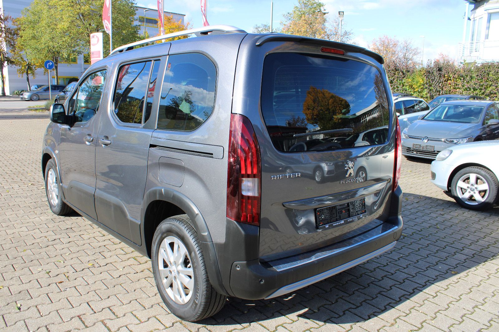 Fahrzeugabbildung Peugeot Rifter BlueHDi Navi,PDC,SHZ,LED