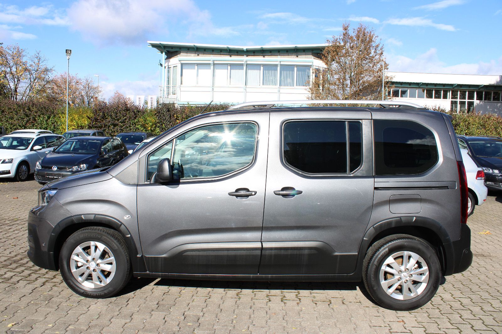 Fahrzeugabbildung Peugeot Rifter BlueHDi Navi,PDC,SHZ,LED