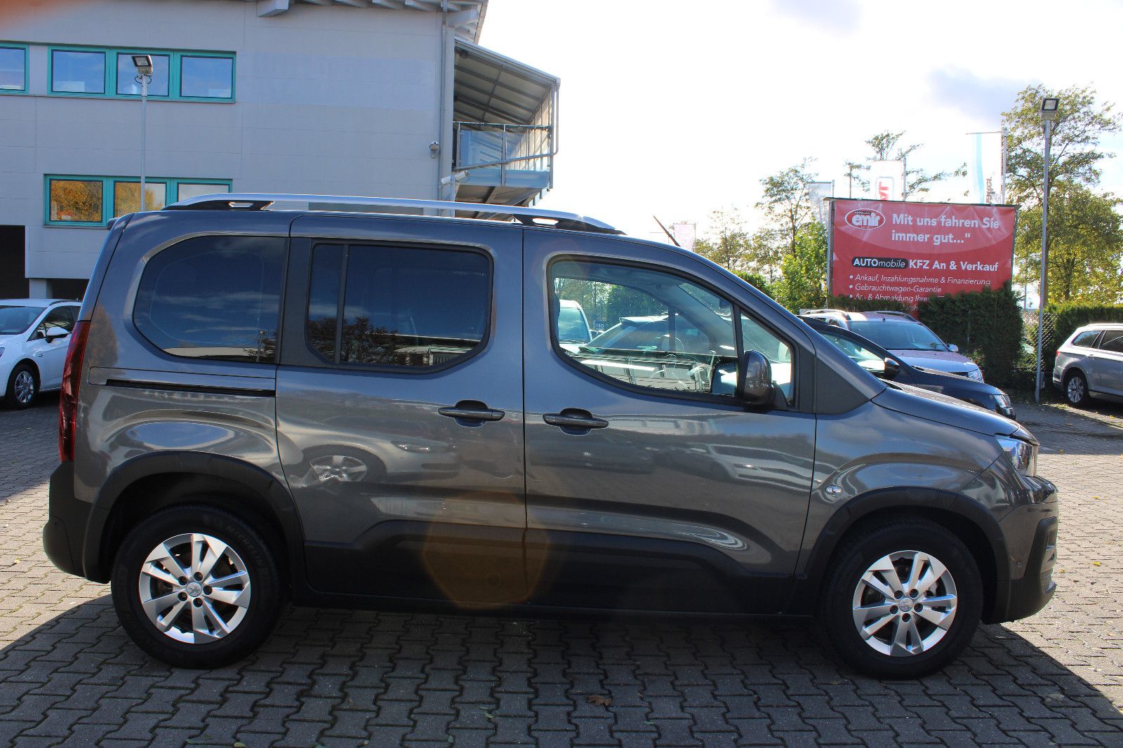 Fahrzeugabbildung Peugeot Rifter BlueHDi Navi,PDC,SHZ,LED