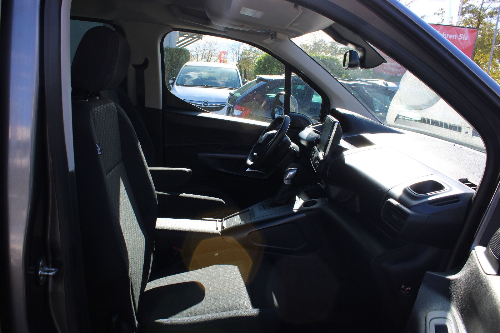 Fahrzeugabbildung Peugeot Rifter BlueHDi Navi,PDC,SHZ,LED