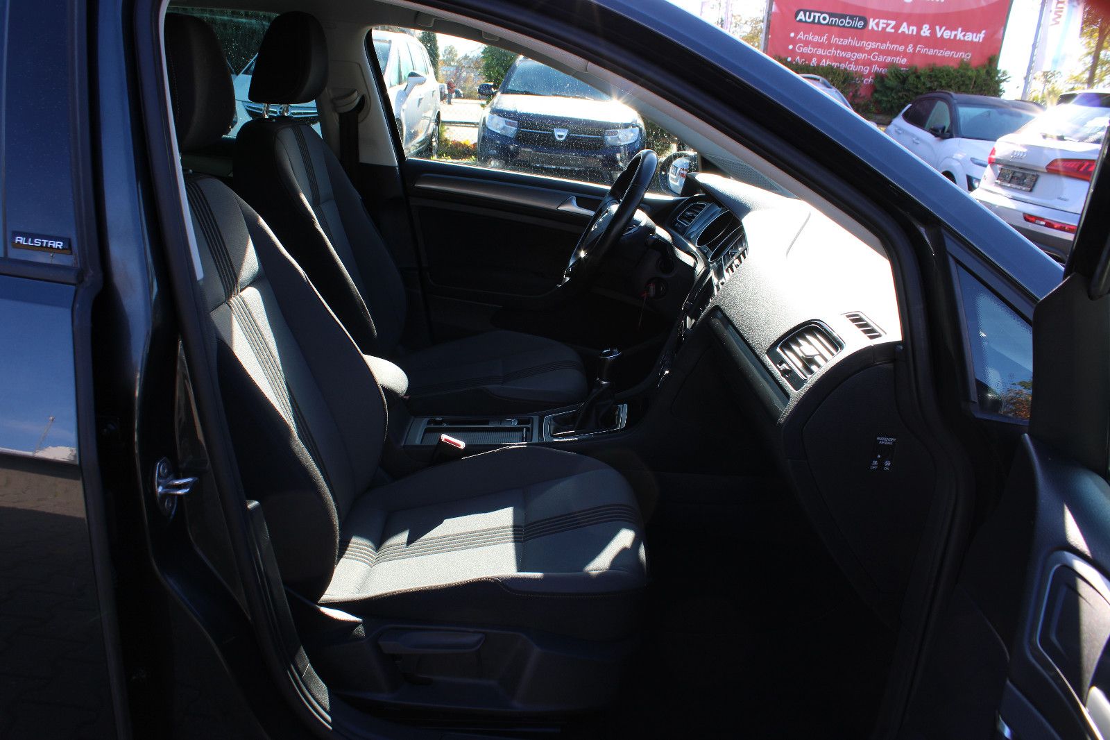 Fahrzeugabbildung Volkswagen Golf 1.4 TSI  ALLSTAR PDC,SHZ,Tempomat