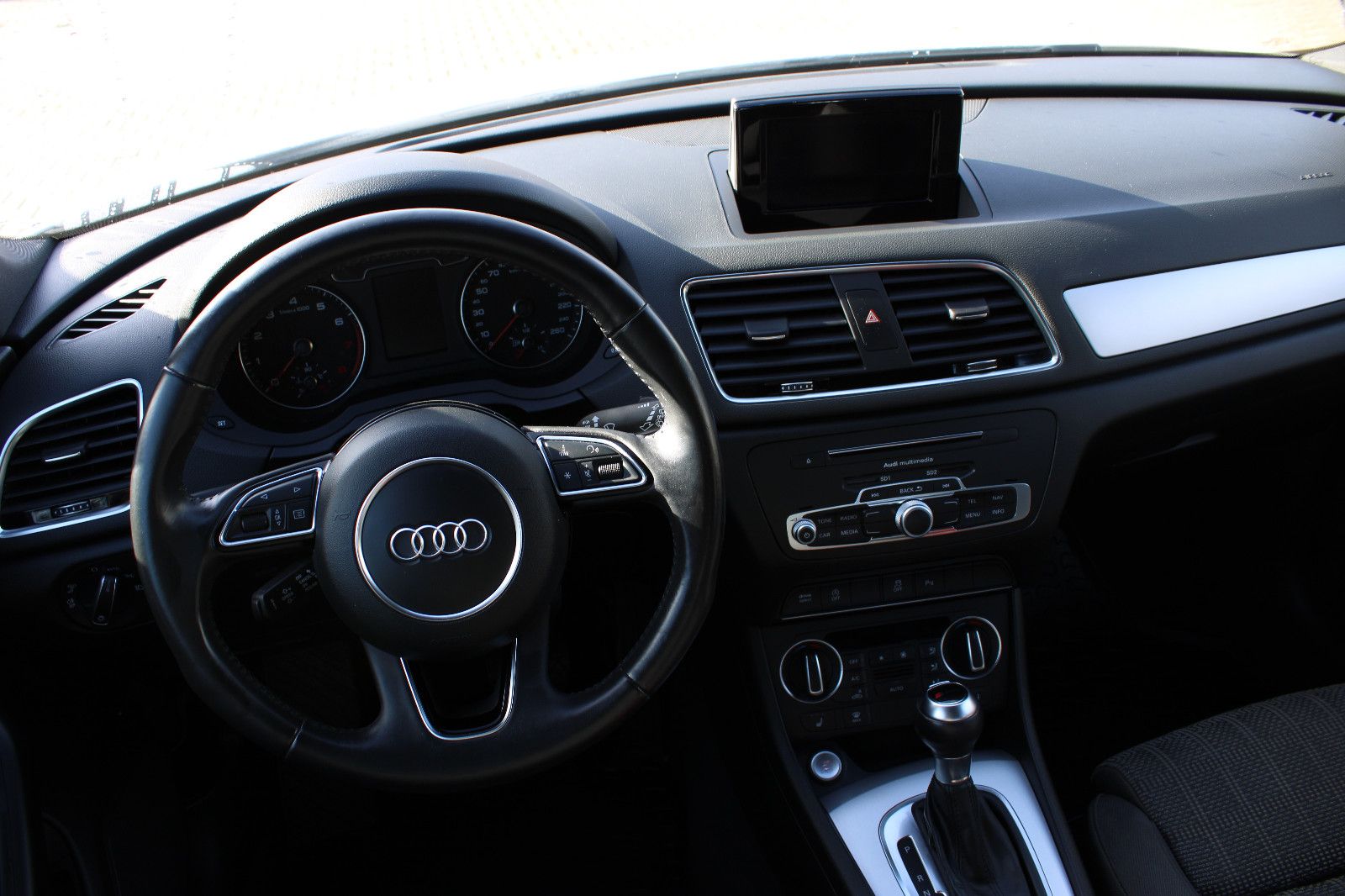 Fahrzeugabbildung Audi Q3 1.4 TFSI S tronic Navi,PDC,AHK,LED,Xenon