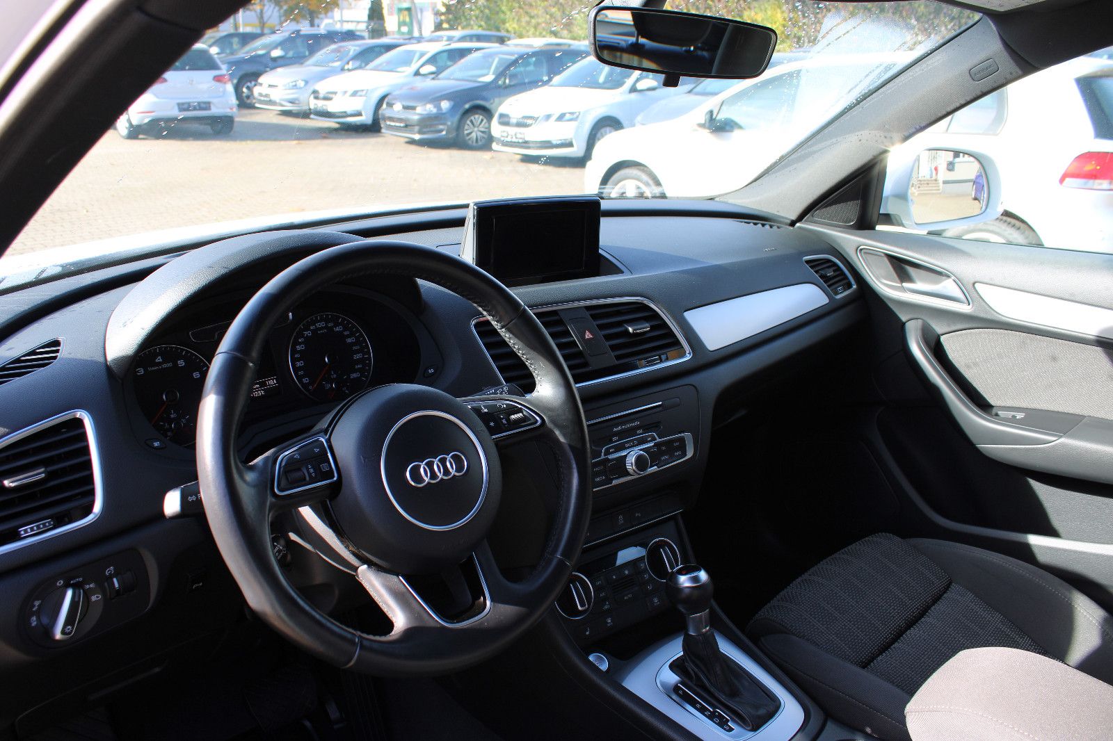 Fahrzeugabbildung Audi Q3 1.4 TFSI S tronic Navi,PDC,AHK,LED,Xenon