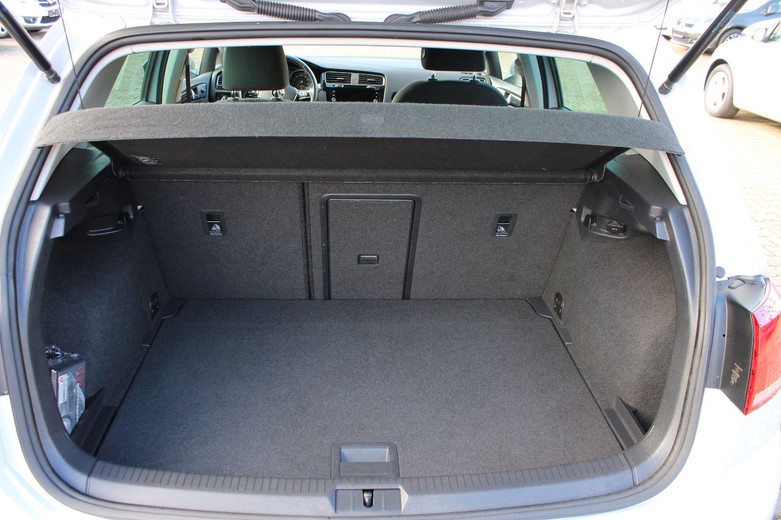 Fahrzeugabbildung Volkswagen Golf 1.4 TSI DSG Sound Navi,LED,SHZ,Apple