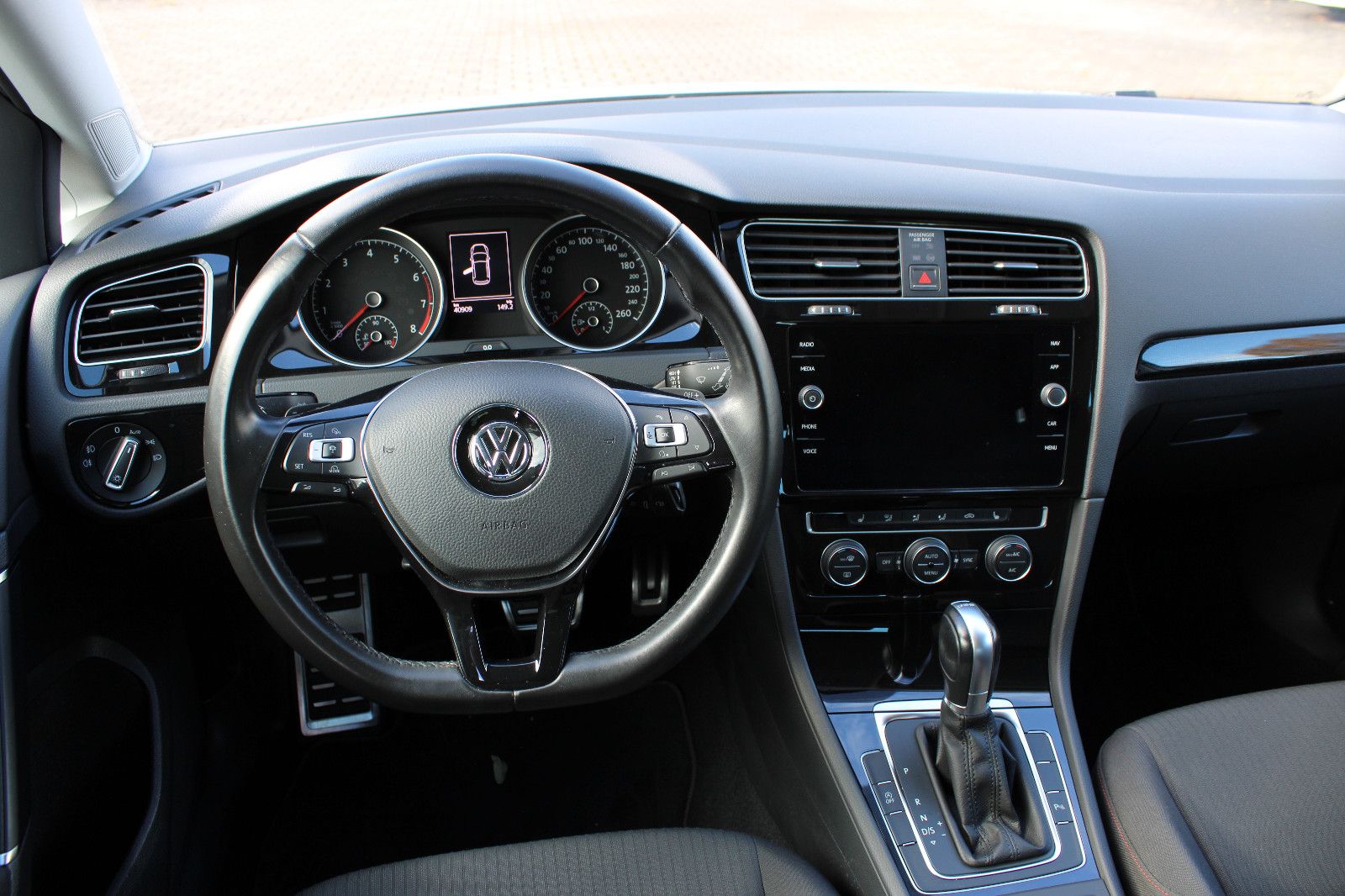 Fahrzeugabbildung Volkswagen Golf 1.4 TSI DSG Sound Navi,LED,SHZ,Apple