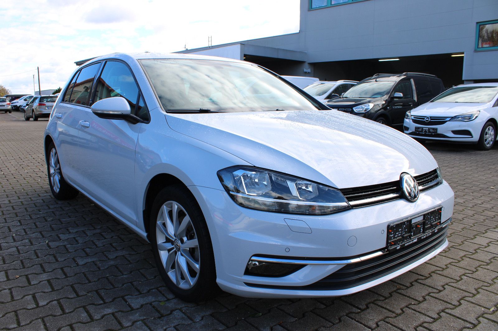 Fahrzeugabbildung Volkswagen Golf 1.4 TSI DSG Sound Navi,LED,SHZ,Apple