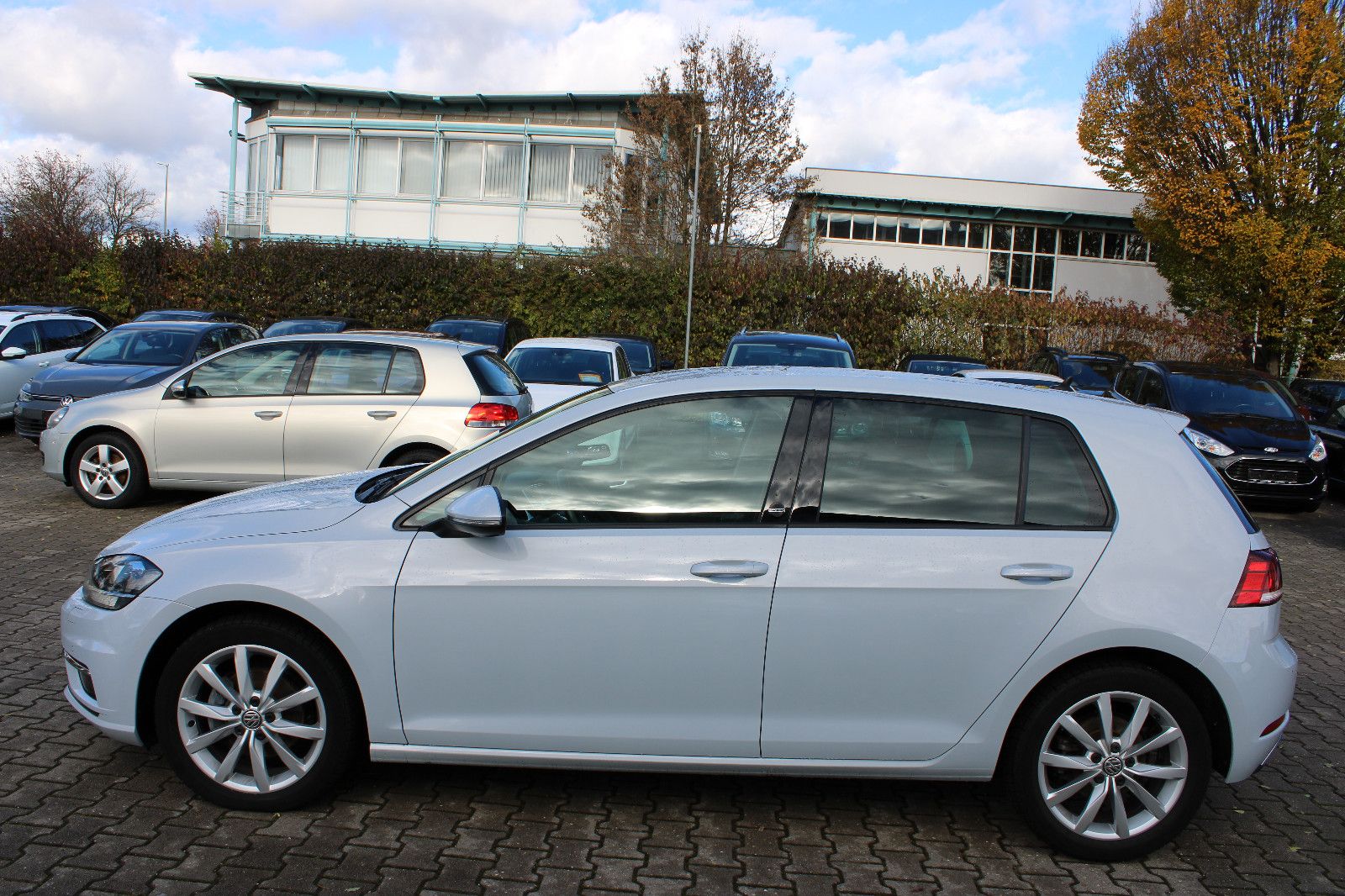 Fahrzeugabbildung Volkswagen Golf 1.4 TSI DSG Sound Navi,LED,SHZ,Apple