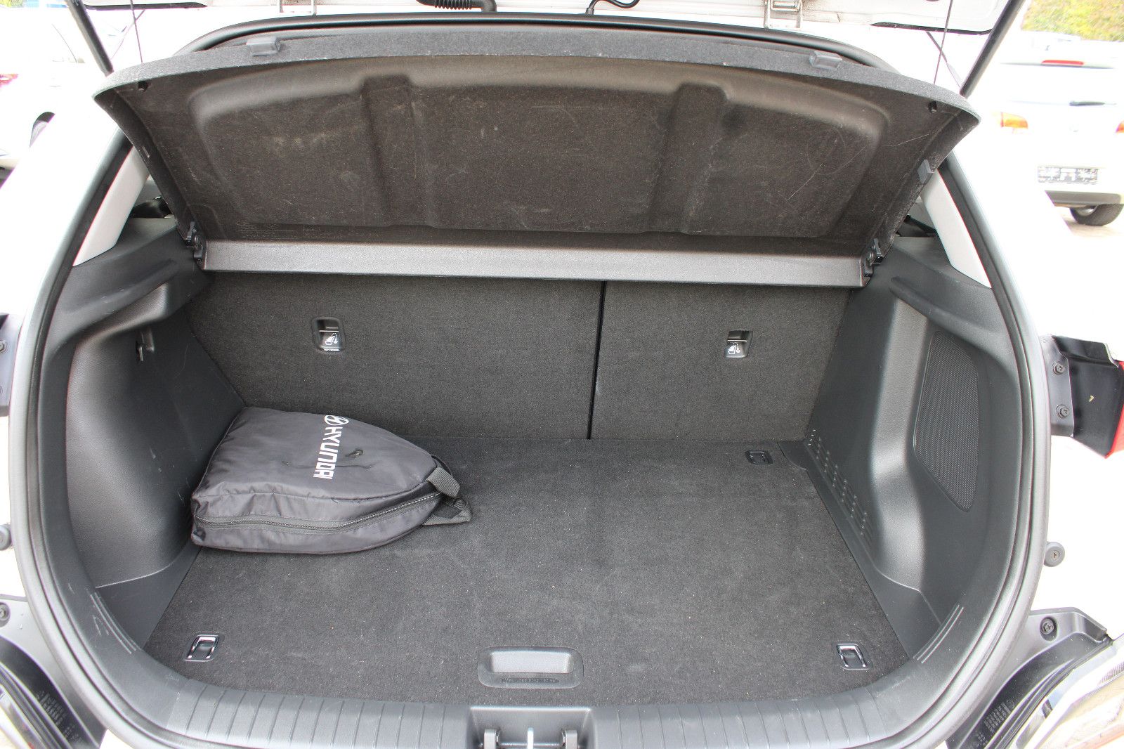 Fahrzeugabbildung Hyundai KONA Elektro 64kWh Kamera,PDC,LED,SHZ,LHZ