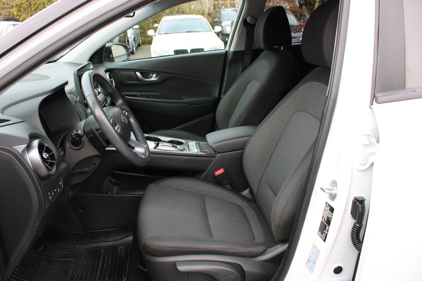 Fahrzeugabbildung Hyundai KONA Elektro 64kWh Kamera,PDC,LED,SHZ,LHZ